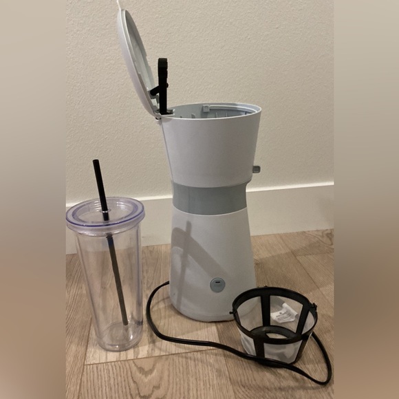 Mr. Coffee Iced Coffee Maker and Reusable Tumbler - Picture 3 of 3